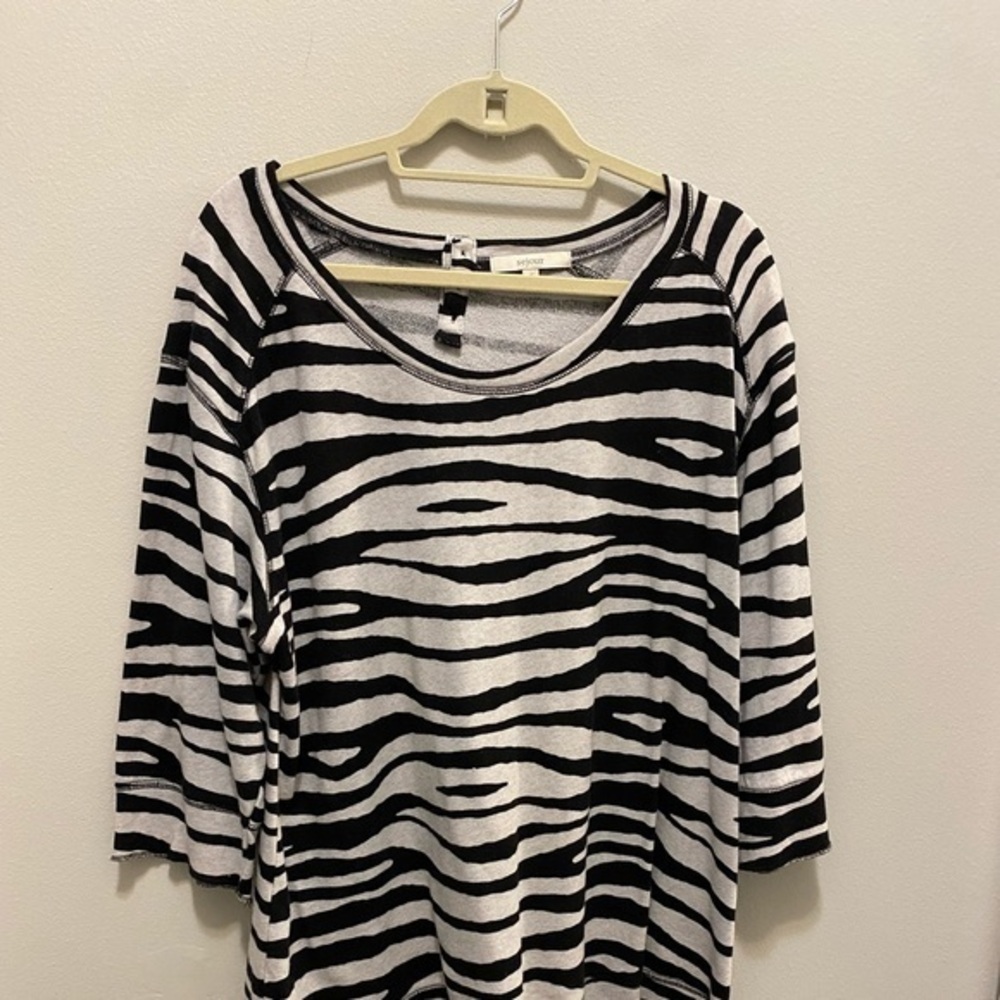 Sejour 1xl black and white striped long sleeve. Great fit